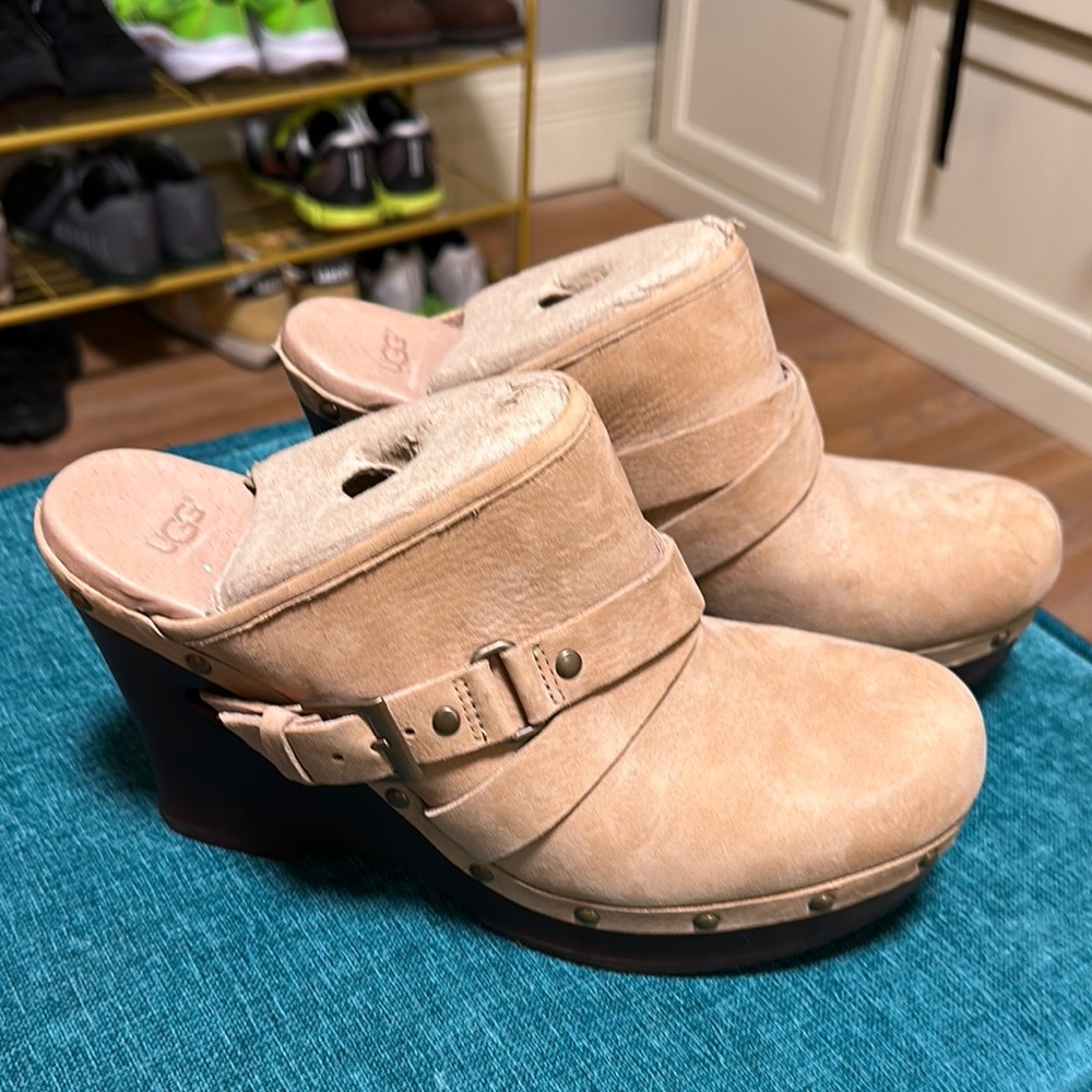 UGG Women's Tan Clogs